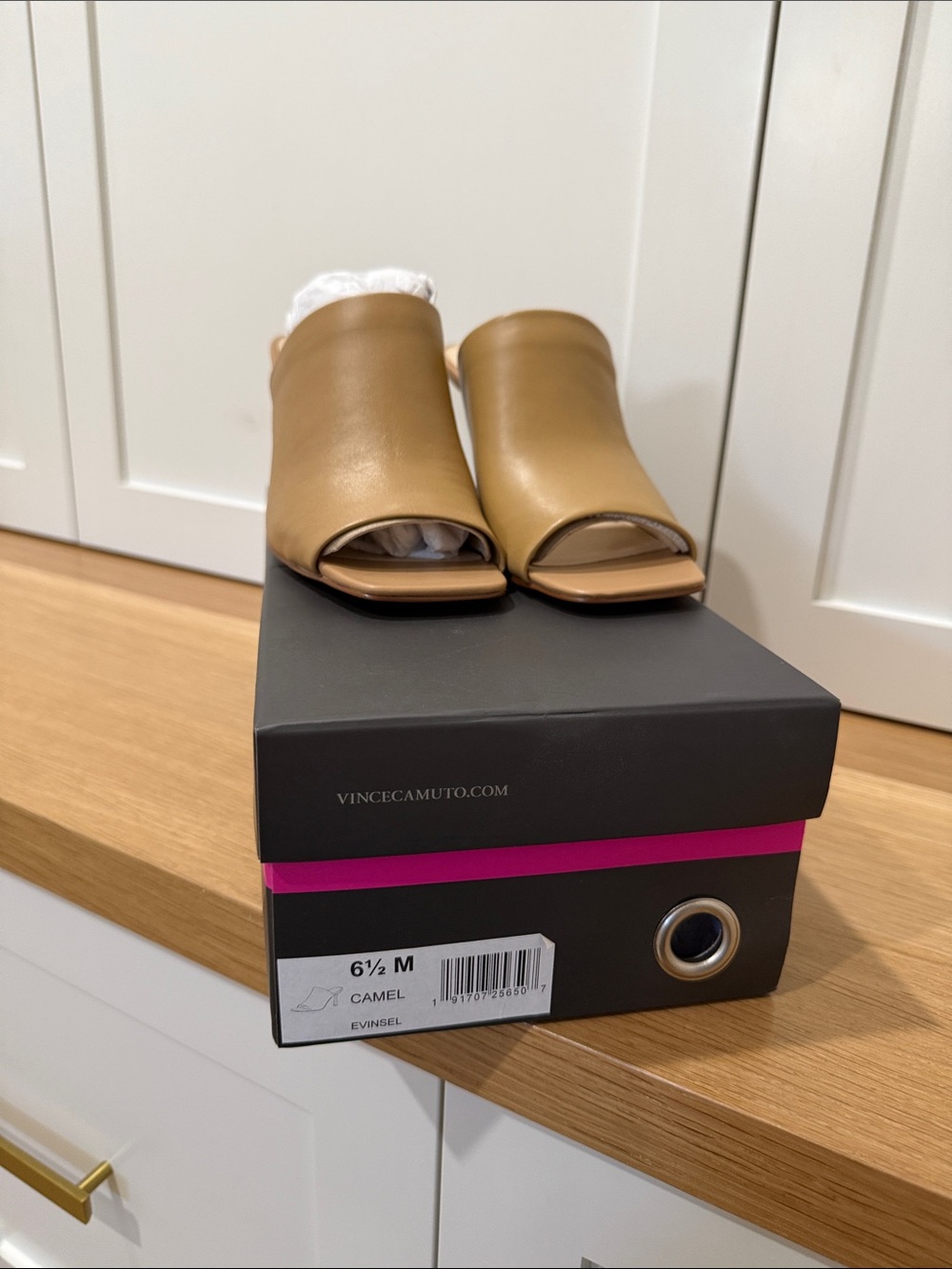 NEW Vince Camuto Camel Leather Open-Toe Slide Mules size 6.5